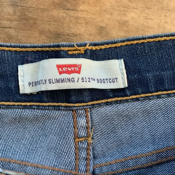 Like new Levi’s 512 slimming boot cut - Picture 6 of 8